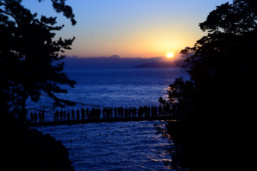 城ヶ崎海岸は人気の初日の出スポット。